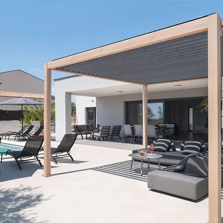 Esti By Villsy Villa Loborika