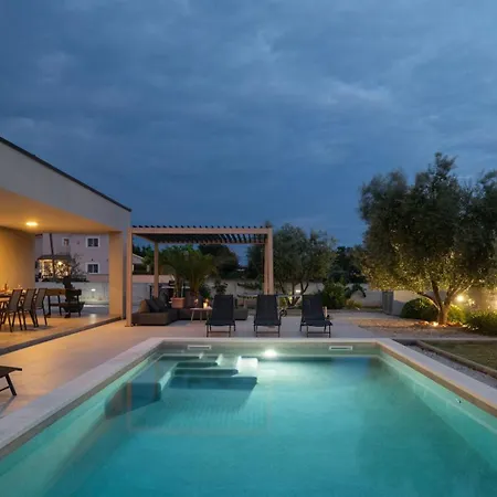 Villa Esti By Villsy Loborika