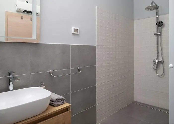 Esti By Villsy Villa *