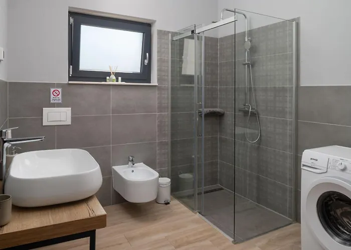 Esti By Villsy Loborika