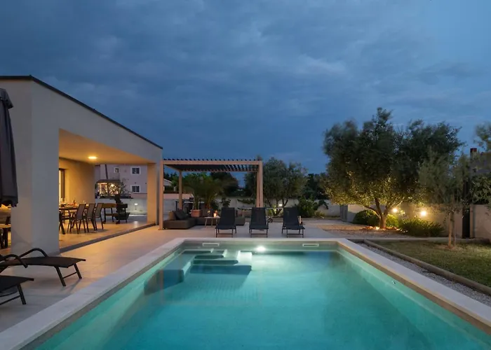 Villa Esti By Villsy Loborika